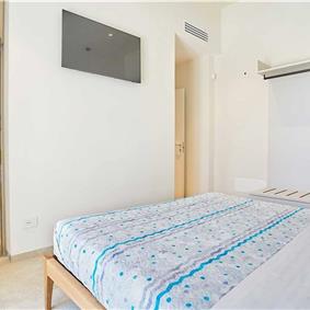 3 bedroom villa with infinity pool and jacuzzi, Scopello, sleeps 5-6